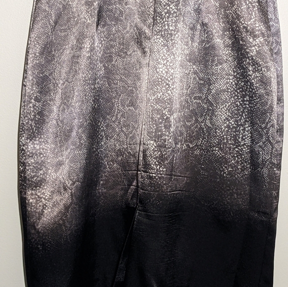 Tahari Sleeveless Snakeskin Sheath Ombre Dress High Neck Size Gray Silver Black - Picture 6 of 13